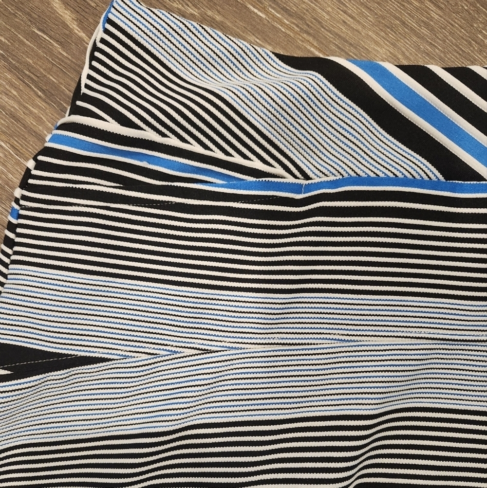 Tail Mari Skort in Vivid Blue Black and White Stripe Size Small NWOT - Picture 8 of 12
